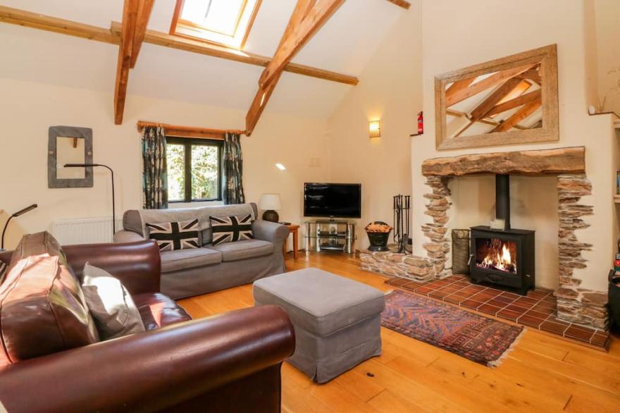 OHOPE BARN, pet friendly, country holiday cottage in Ringmore