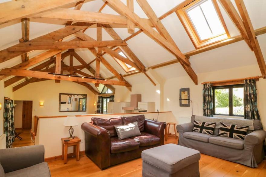 OHOPE BARN, pet friendly, country holiday cottage in Ringmore