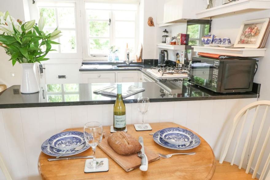 FOXGLOVE COTTAGE, family friendly, with open fire in Blockley