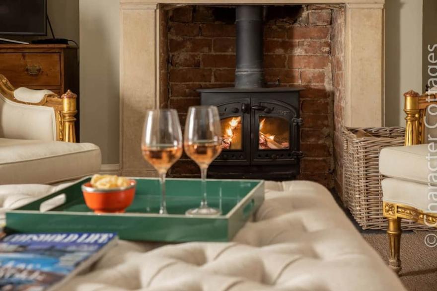 ANNE WALTERS HOUSE, family friendly in Churchill, Oxfordshire