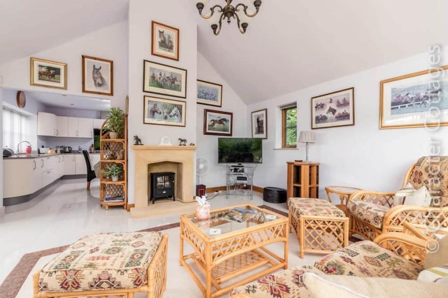 BOBBY JO'S, pet friendly, with a garden in Blockley
