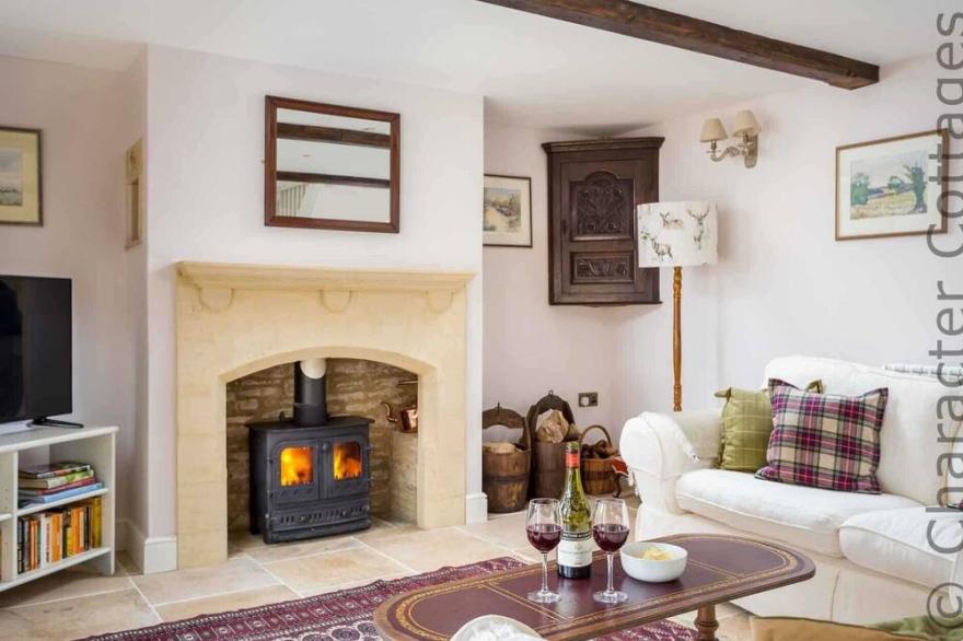 OYSTER BARN, pet friendly, character holiday cottage in Naunton