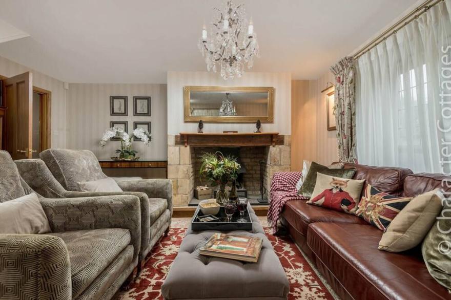 MILL STREAM COTTAGE, family friendly in Lower Slaughter