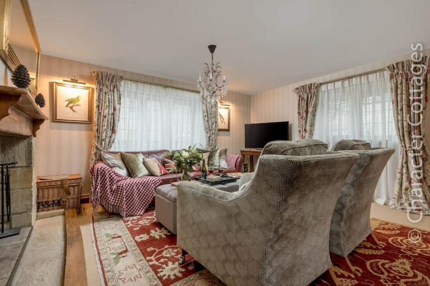 MILL STREAM COTTAGE, family friendly in Lower Slaughter