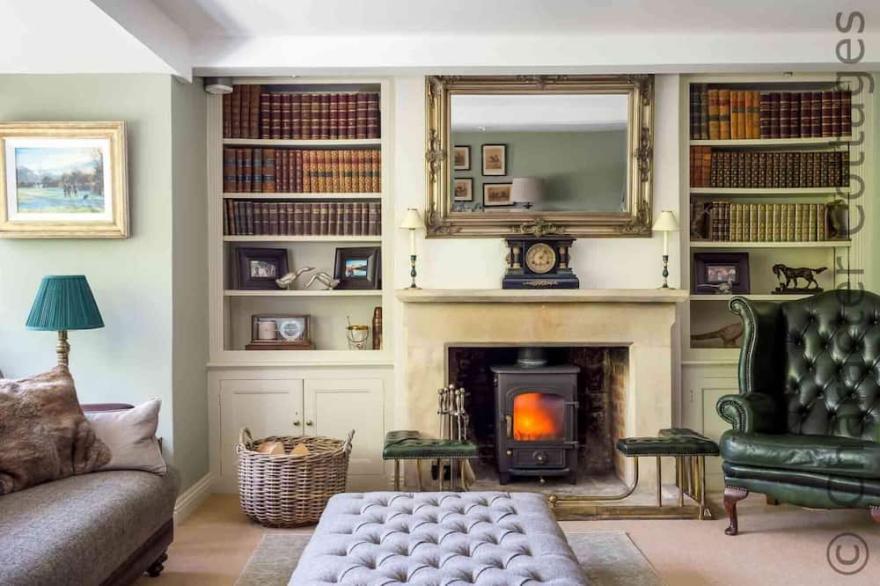 WILLOW COTTAGE, family friendly in Bourton-On-The-Water