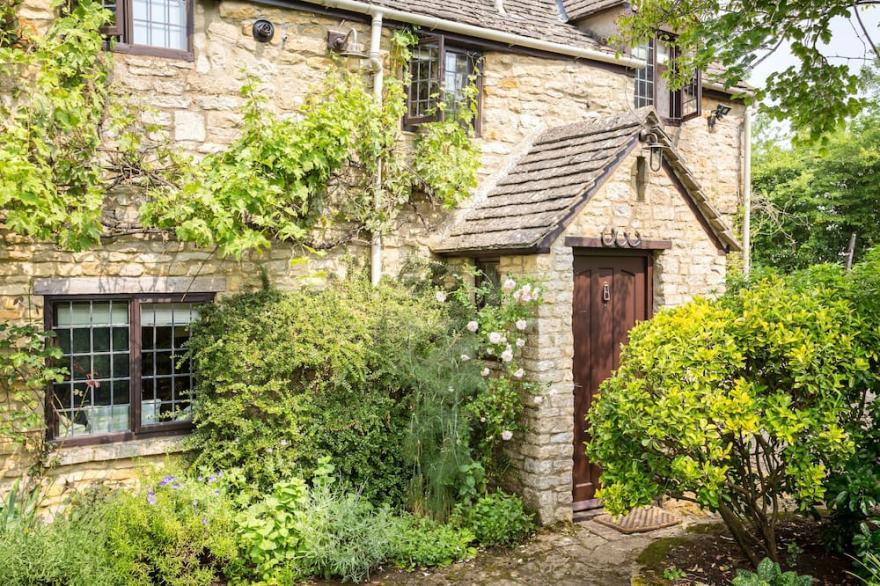 THE FORGE, pet friendly, with a garden in Upper Oddington