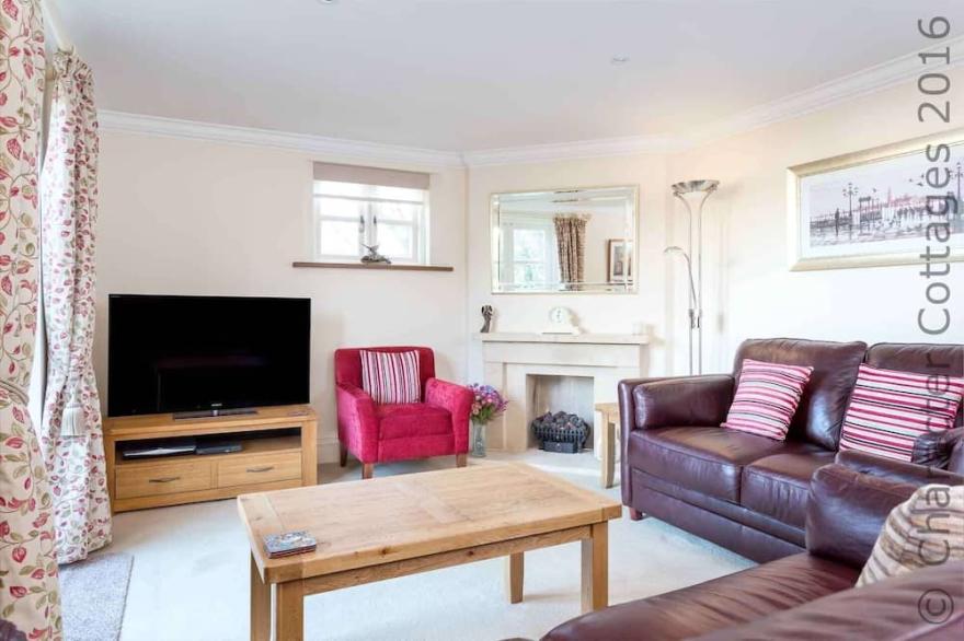 HEADFORD COTTAGE, family friendly, with a garden in Stow-On-The-Wold
