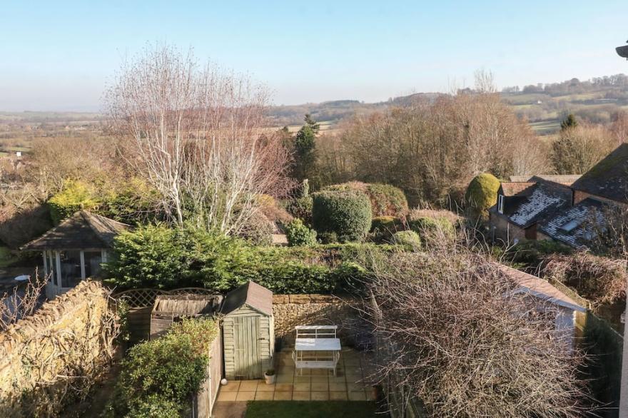 GREEN PUMP COTTAGE, family friendly, with open fire in Blockley