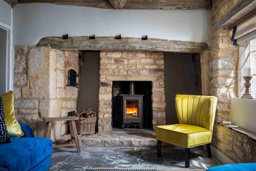 MILLBANK COTTAGE, family friendly in Mickleton, Gloucestershire