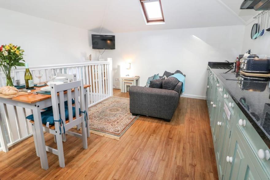 THE BATH HOUSE, pet friendly, with a garden in Blockley