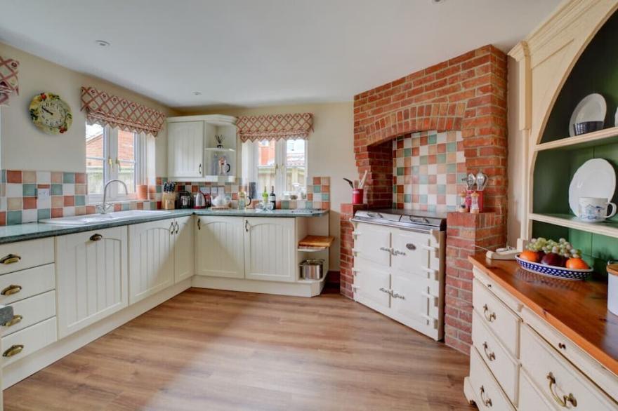 Finder's Cottage - Four Bedroom House, Sleeps 8