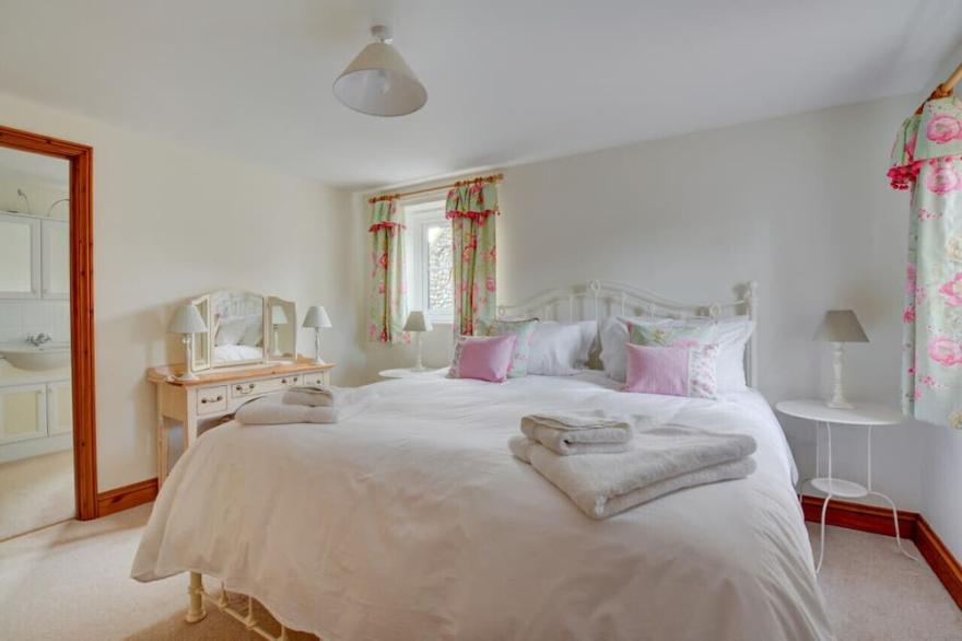 Finder's Cottage - Four Bedroom House, Sleeps 8
