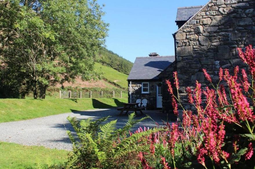 Granar Gynolwyn in the beautiful Tywyn