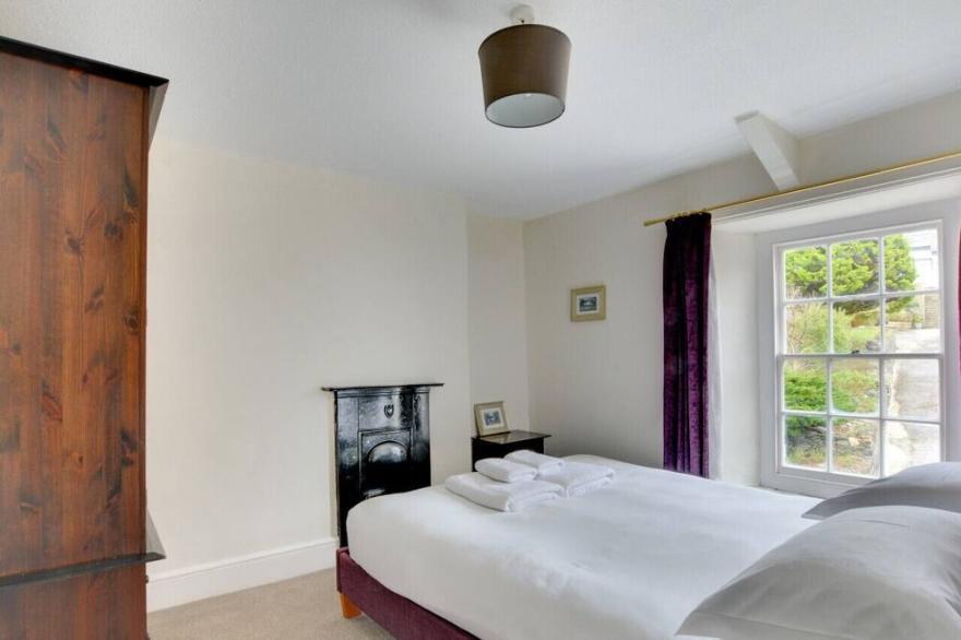 Hartland Cottage - Three Bedroom House, Sleeps 6