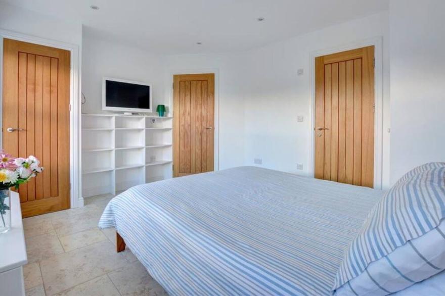 Wonderful private villa for 4 guests with WIFI, TV, patio and pets allowed