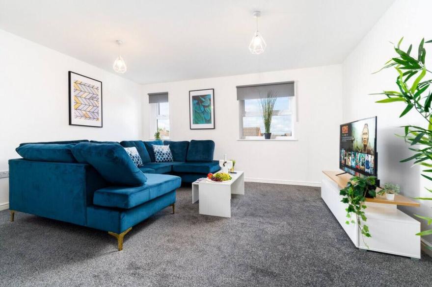 Spacious Two Bed Apartment  - Parking