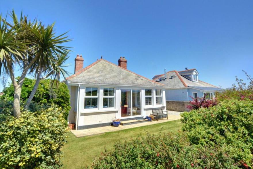 Beautiful private villa for 6 guests with WIFI, TV, patio, panoramic view and parking