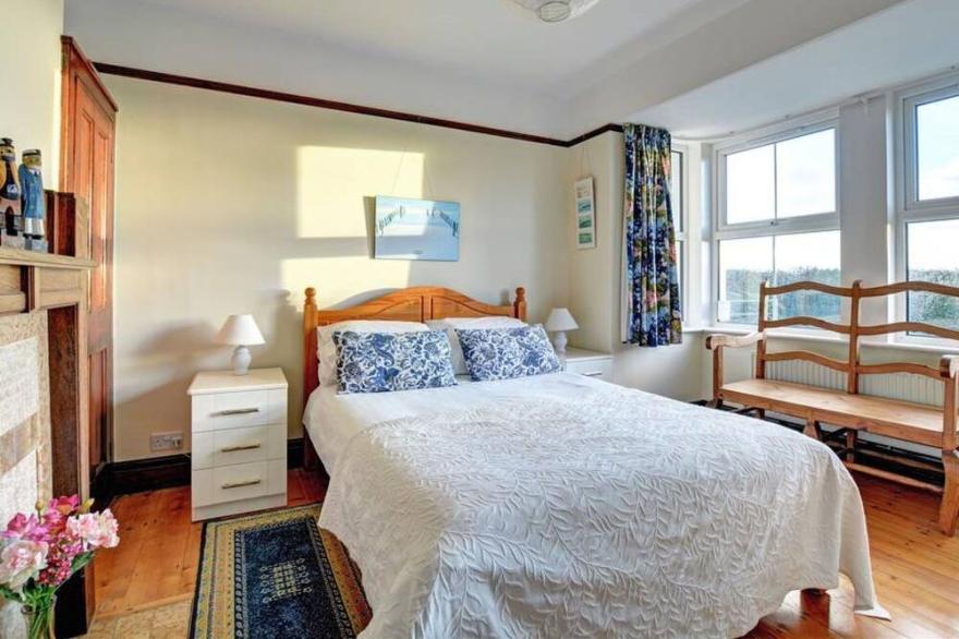 Beautiful private villa for 6 guests with WIFI, TV, patio, panoramic view and parking