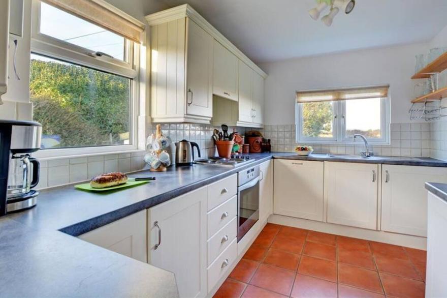 Beautiful private villa for 6 guests with WIFI, TV, patio, panoramic view and parking