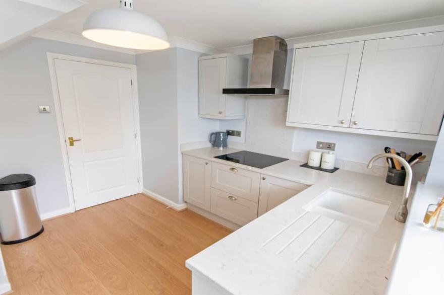 Oceanside | Sleeps 6 Scandi Styled & Walk to Beach