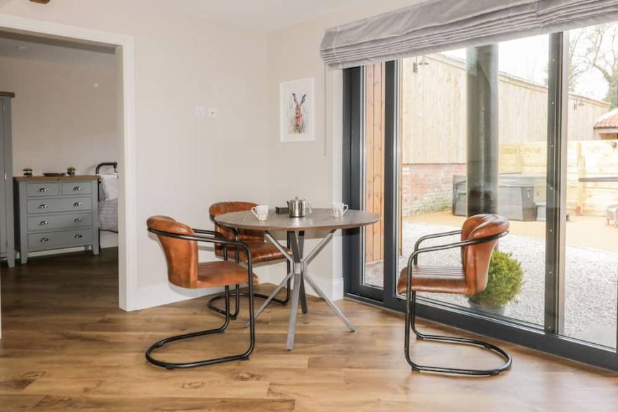OWL'S HOOT, pet friendly, character holiday cottage in Burton Pidsea