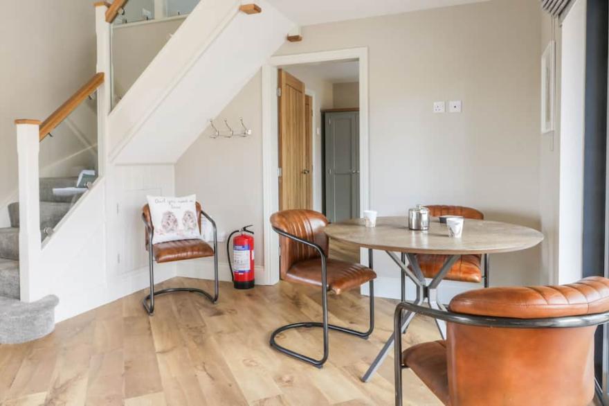 OWL'S HOOT, pet friendly, character holiday cottage in Burton Pidsea