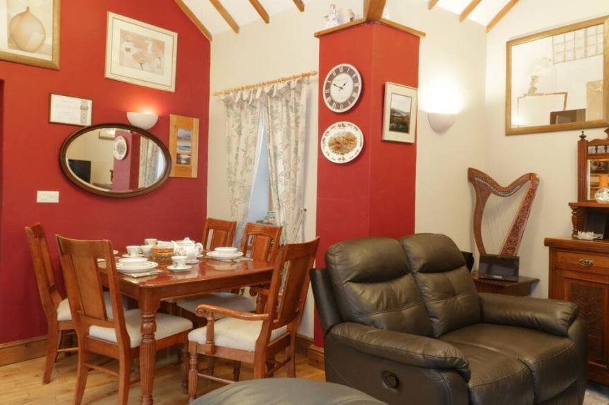 GELLI GLUD, pet friendly, character holiday cottage in Eglwysbach