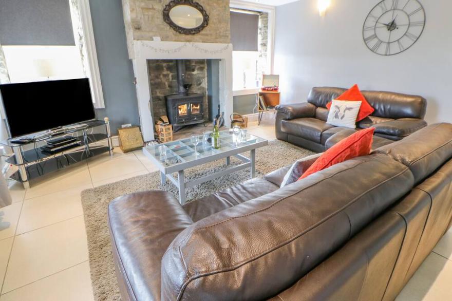1 BRAESIDE, pet friendly, character holiday cottage in Wearhead