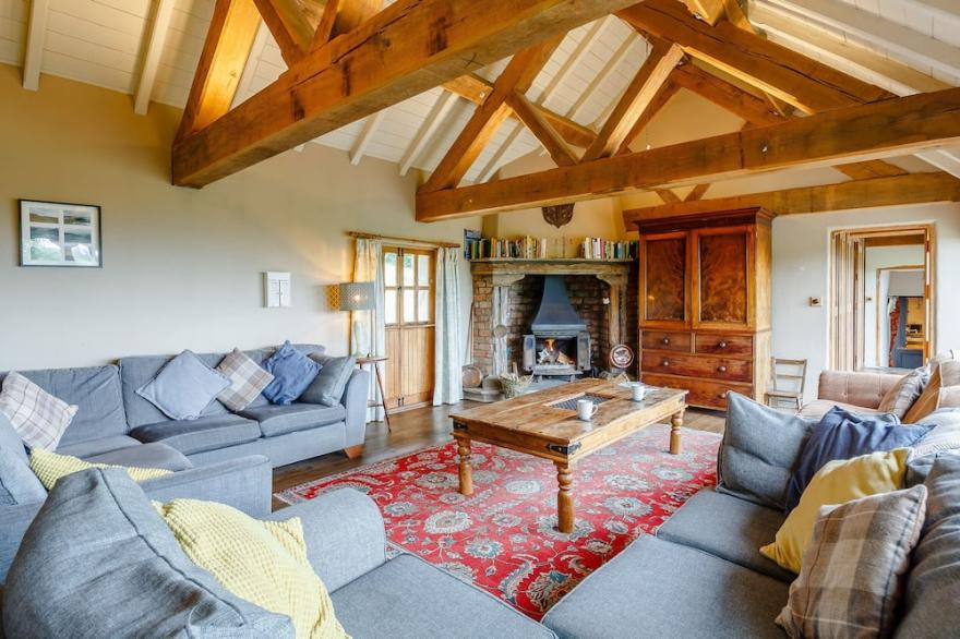 PANT DAFYDD GOCH, pet friendly, with open fire in Llangollen