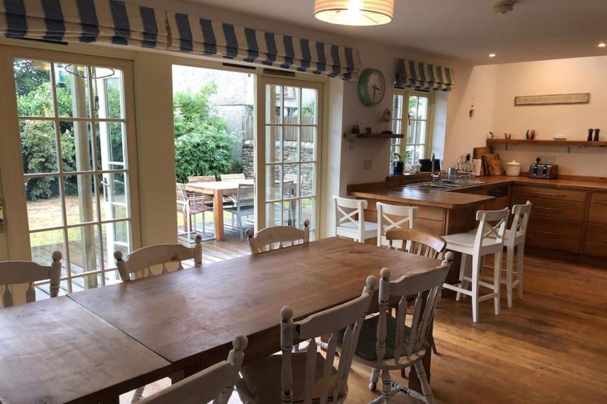 Stunning detached house in heart of Falmouth. Walk to beach. Dog-friendly