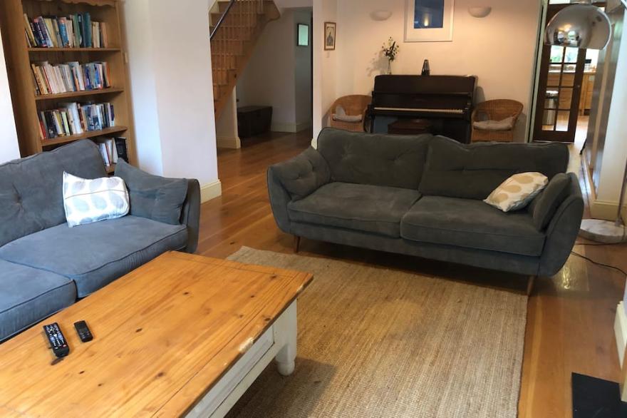 Stunning detached house in heart of Falmouth. Walk to beach. Dog-friendly