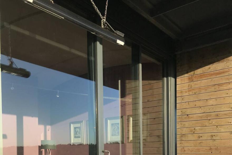 Contemporary Apartment (A) with Balcony in Altrincham, 8 Miles from Manchester