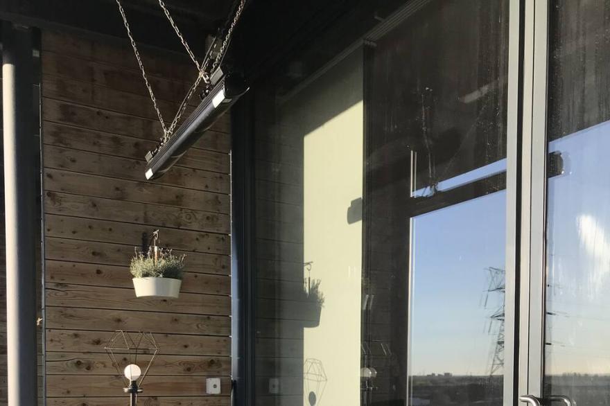 Contemporary Apartment (A) with Balcony in Altrincham, 8 Miles from Manchester