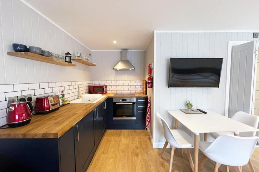 The Beehive is a stylish, spacious and contemporary studio annex