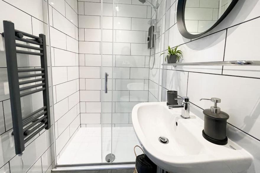 The Beehive is a stylish, spacious and contemporary studio annex