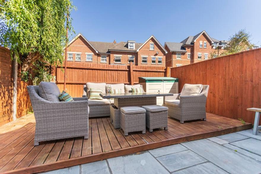 3 Bed Recently refurbed, quiet & private location,5 mins from sandbanks Beaches