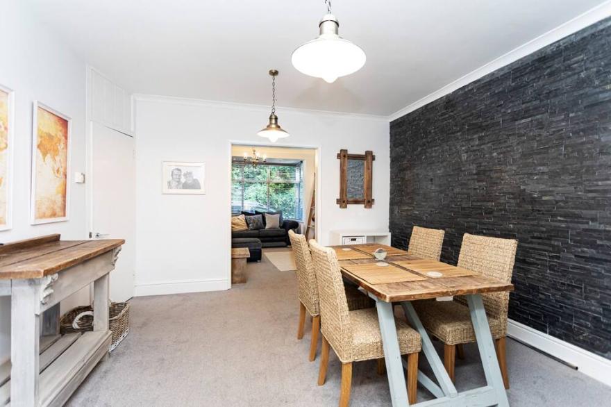 3 Bed Recently refurbed, quiet & private location,5 mins from sandbanks Beaches