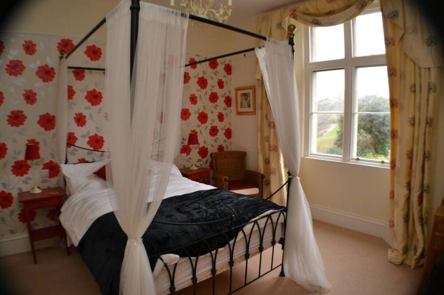 Iconic Ilfracombe Victorian House with spectacular harbour and sea views.