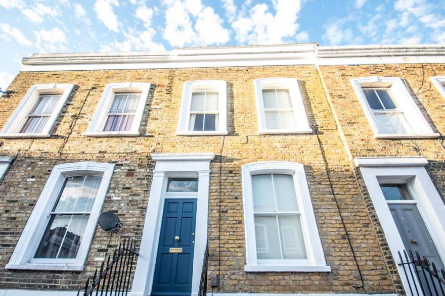 3-bedroom stylish Georgian townhouse in Angel