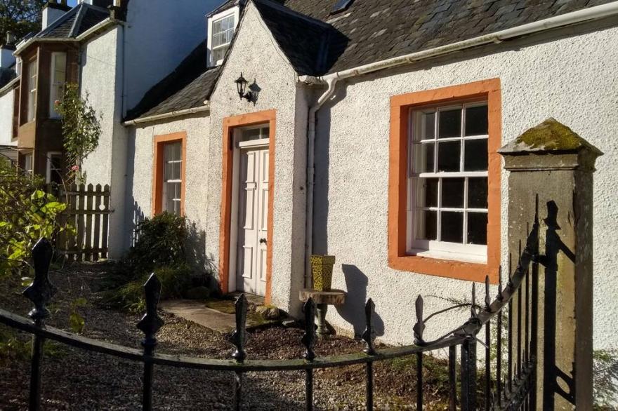 Honeysuckle: 3 bed cottage attached to former 1730 manse, Dingwall/Strathpeffer