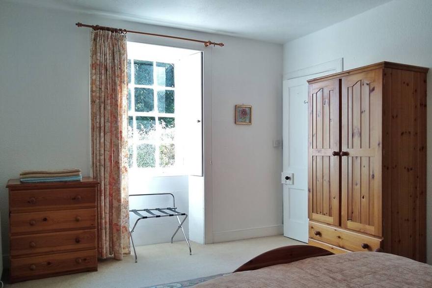 Honeysuckle: 3 bed cottage attached to former 1730 manse, Dingwall/Strathpeffer