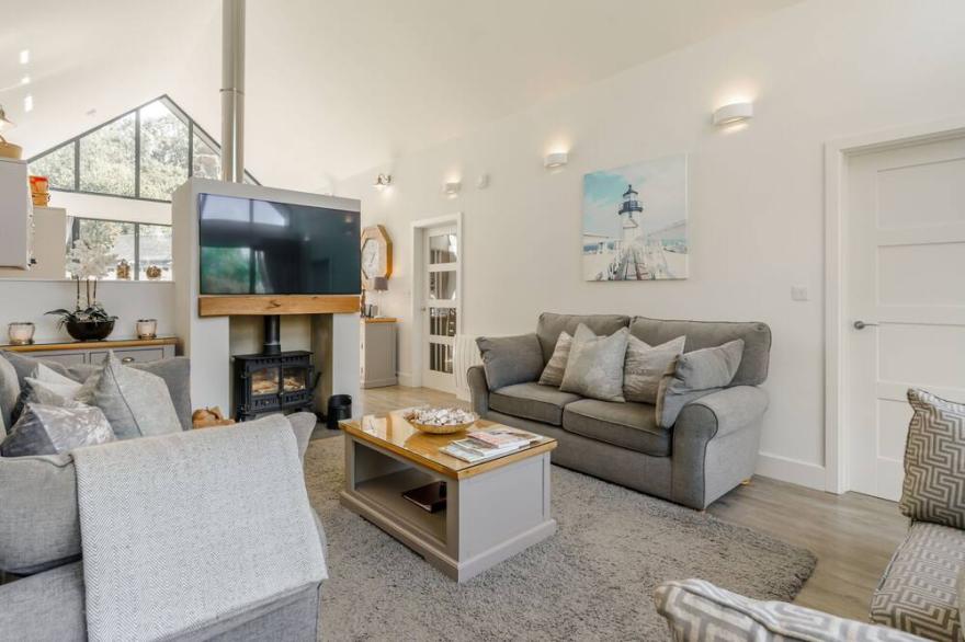 WOOD SAGE, family friendly, character holiday cottage in Bamburgh