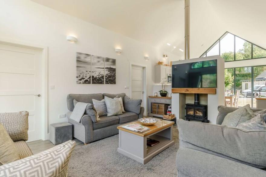 WOOD SAGE, family friendly, character holiday cottage in Bamburgh