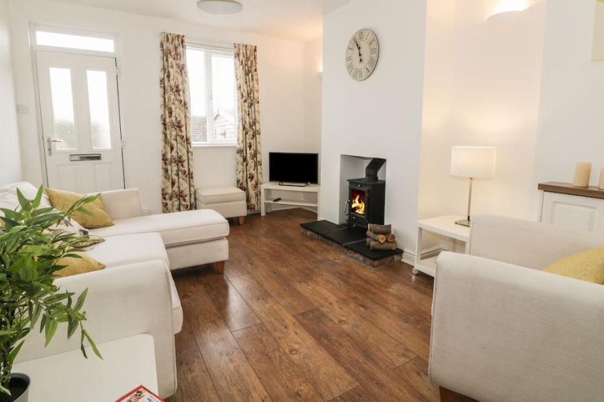 21 WELLINGTON ROAD, pet friendly, country holiday cottage in Beverley