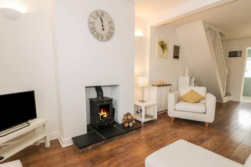 21 WELLINGTON ROAD, pet friendly, country holiday cottage in Beverley