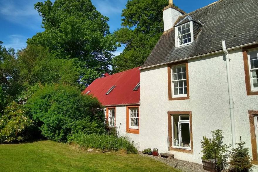 Lodge Barn: 2 bed cottage attached to former 1730 manse nr Dingwall/Strathpeffer