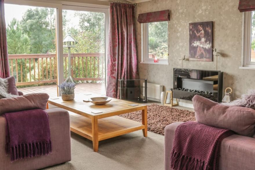 BULMER FARM LODGE, family friendly, country holiday cottage in Malton