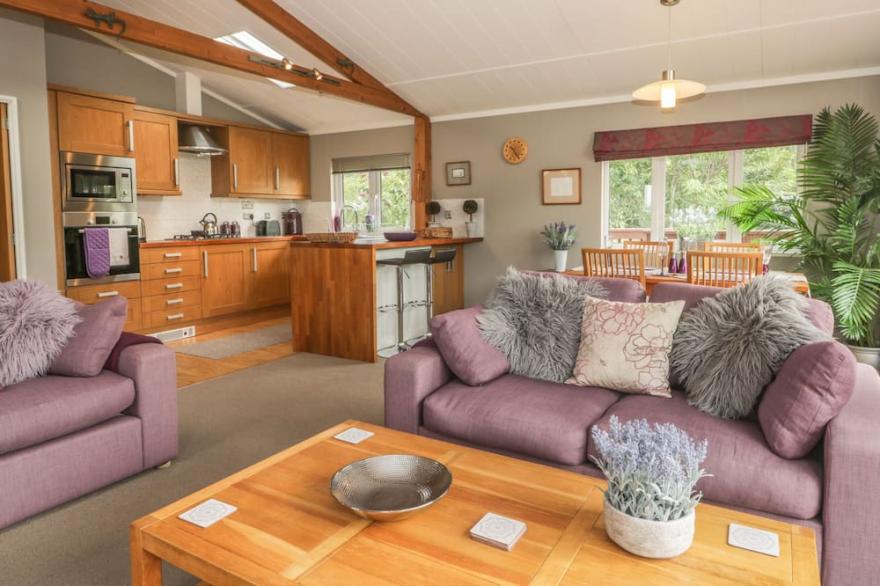 BULMER FARM LODGE, family friendly, country holiday cottage in Malton