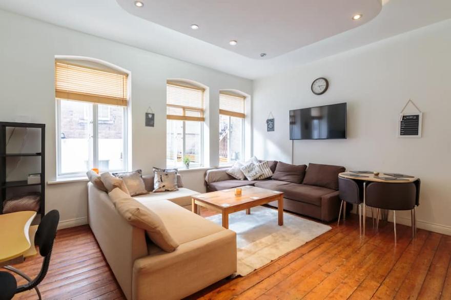 Large 2 bed city centre apartment