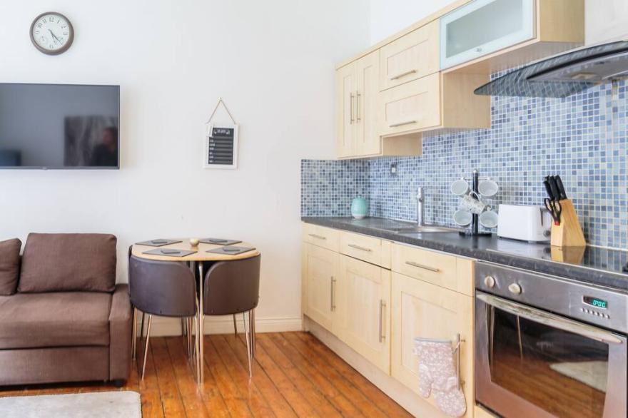 Large 2 bed city centre apartment